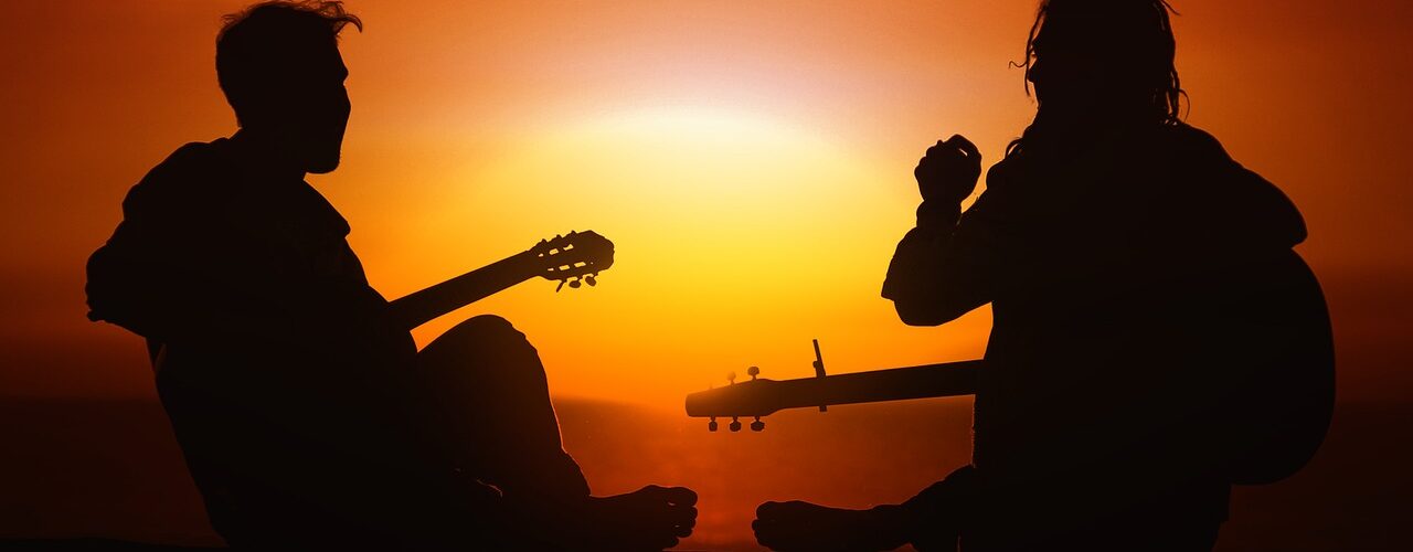men, guitars, silhouettes-723557.jpg